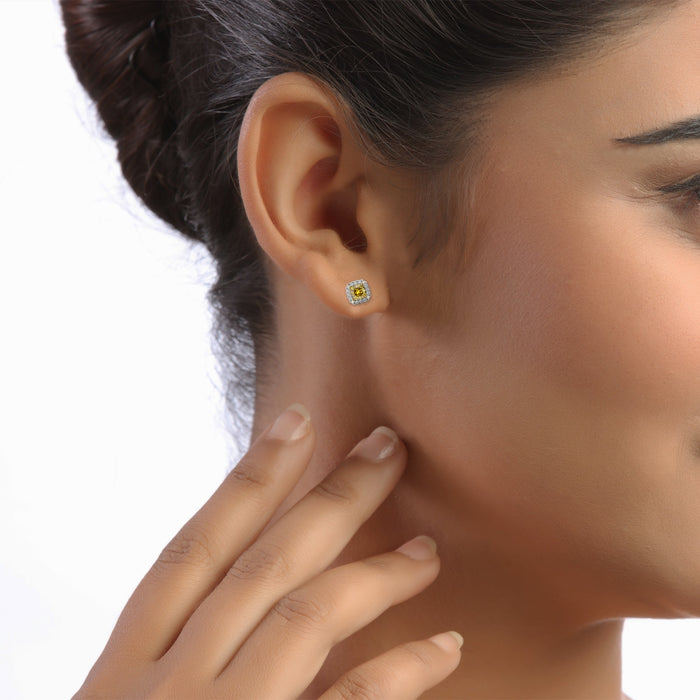 Golden Radiance Diamond Earring